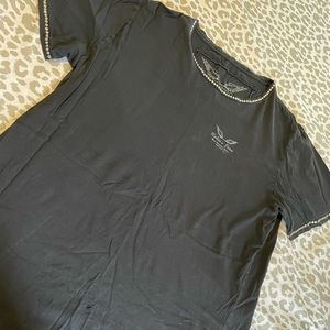 Men’s authentic Robin jean shirt.